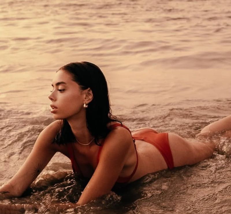 Hannahbeth op strand