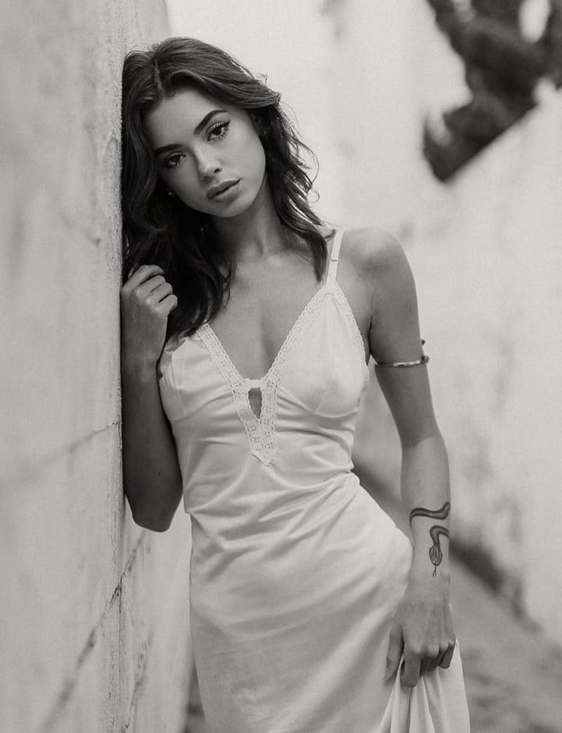 Hannahbeth in witte jurk