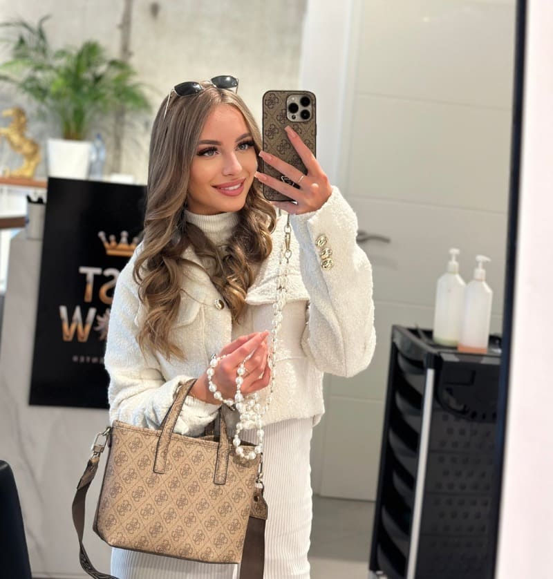Celine in witte outfit