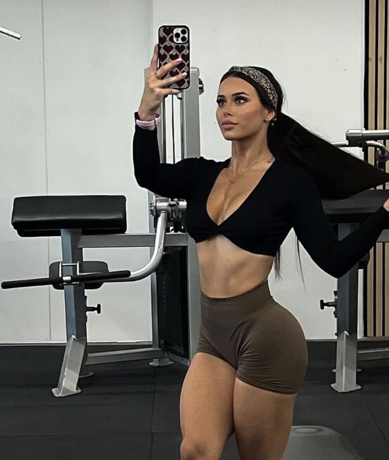 Babe in sportschool