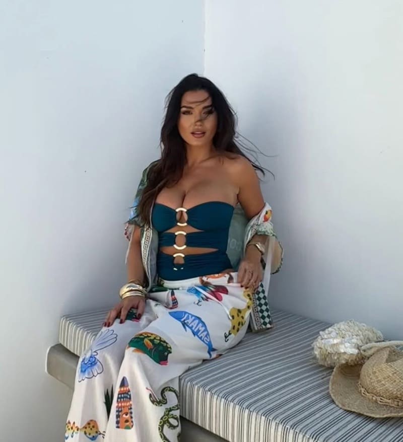 India in sexy outfit