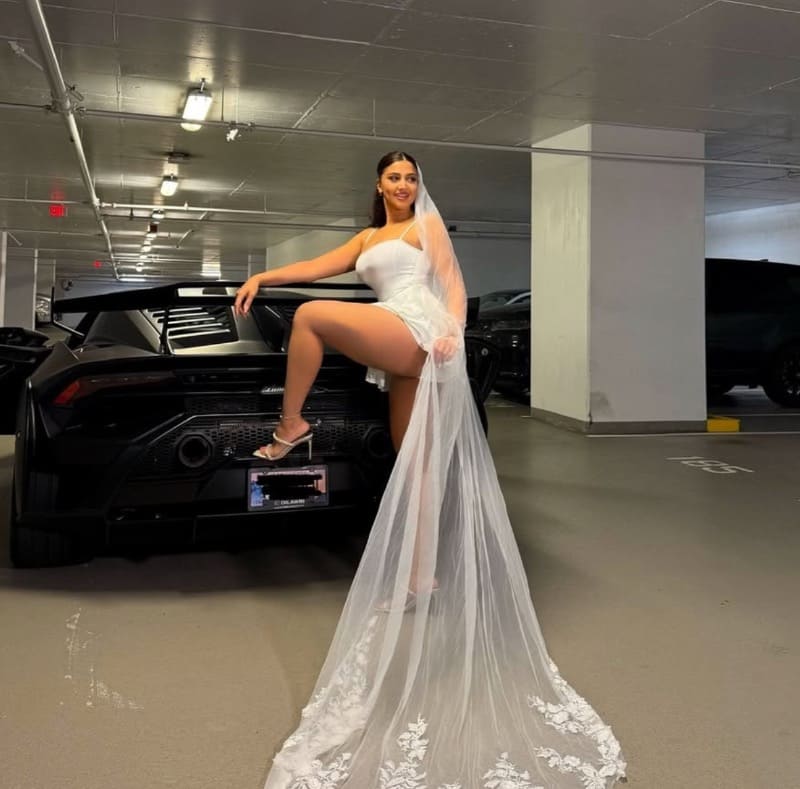 Diva in sexy witte jurk