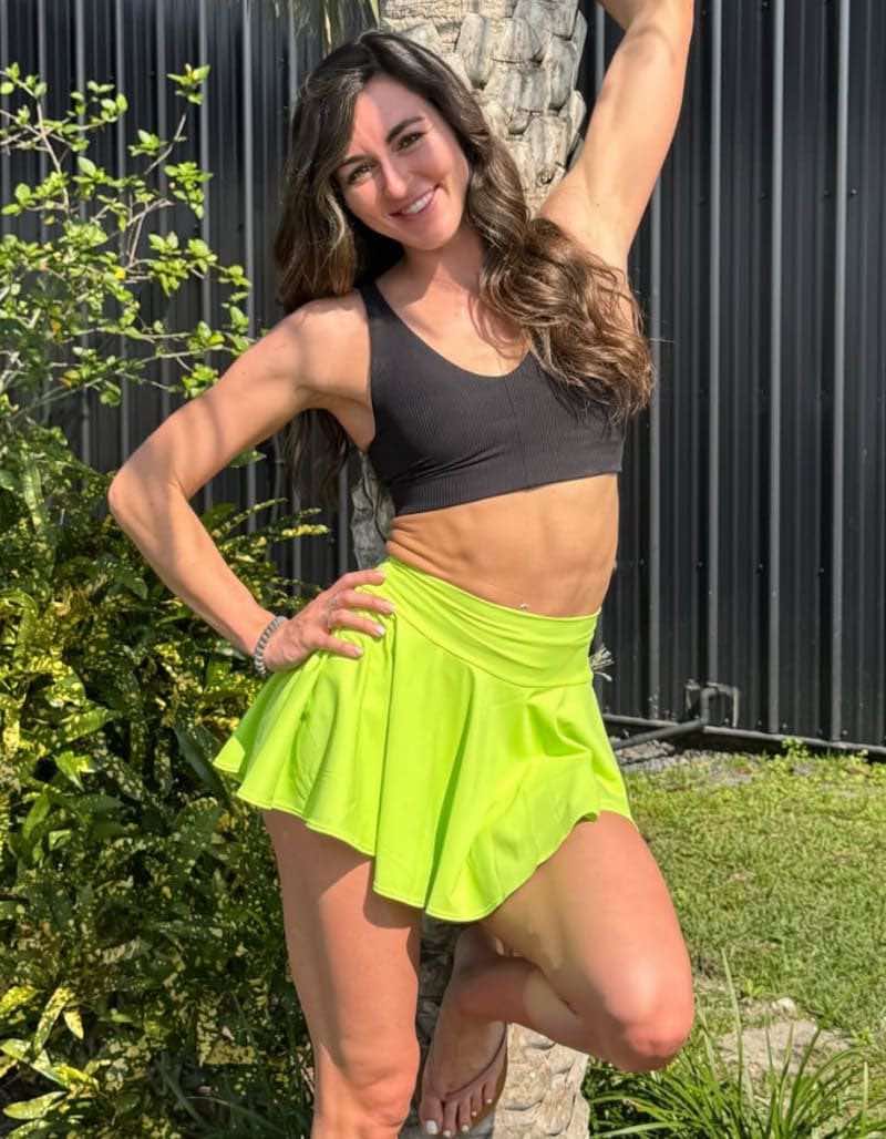 Bryce in sexy rokje