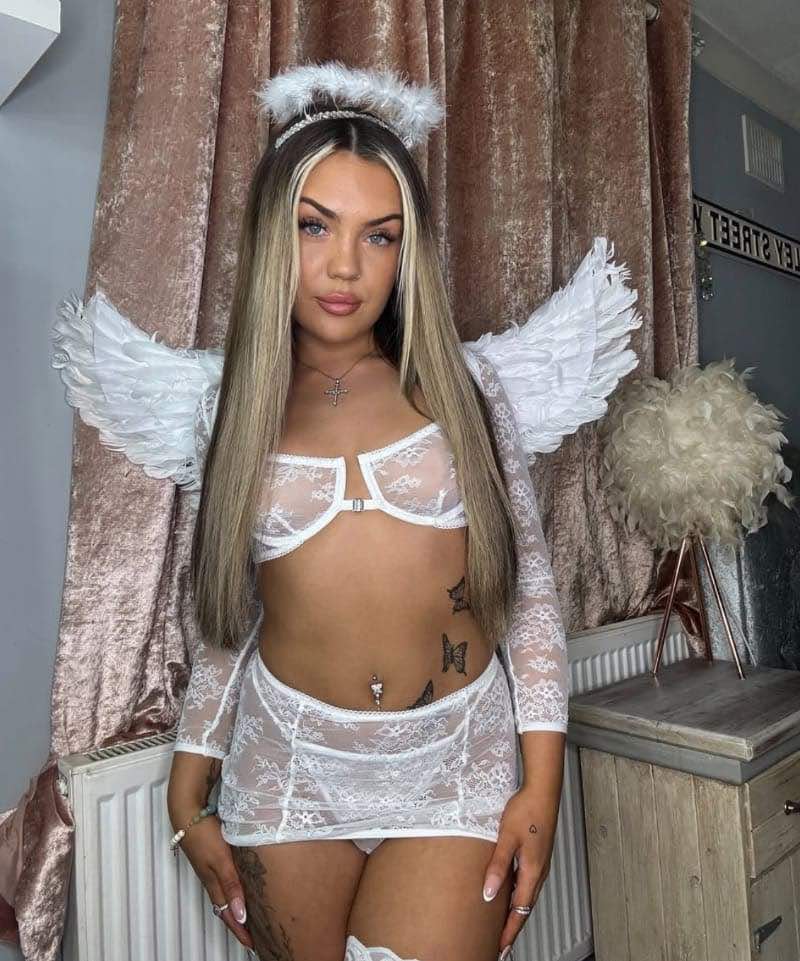 Harleigh in engeltjes lingerie