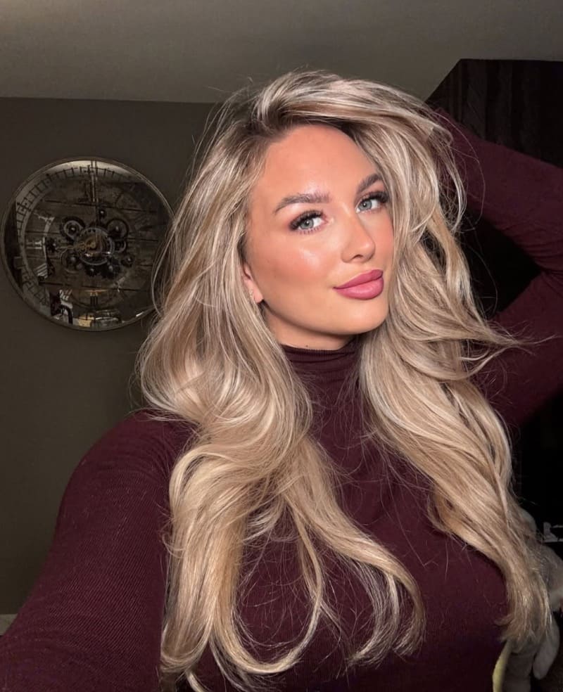 Emmely in sexy rood topje