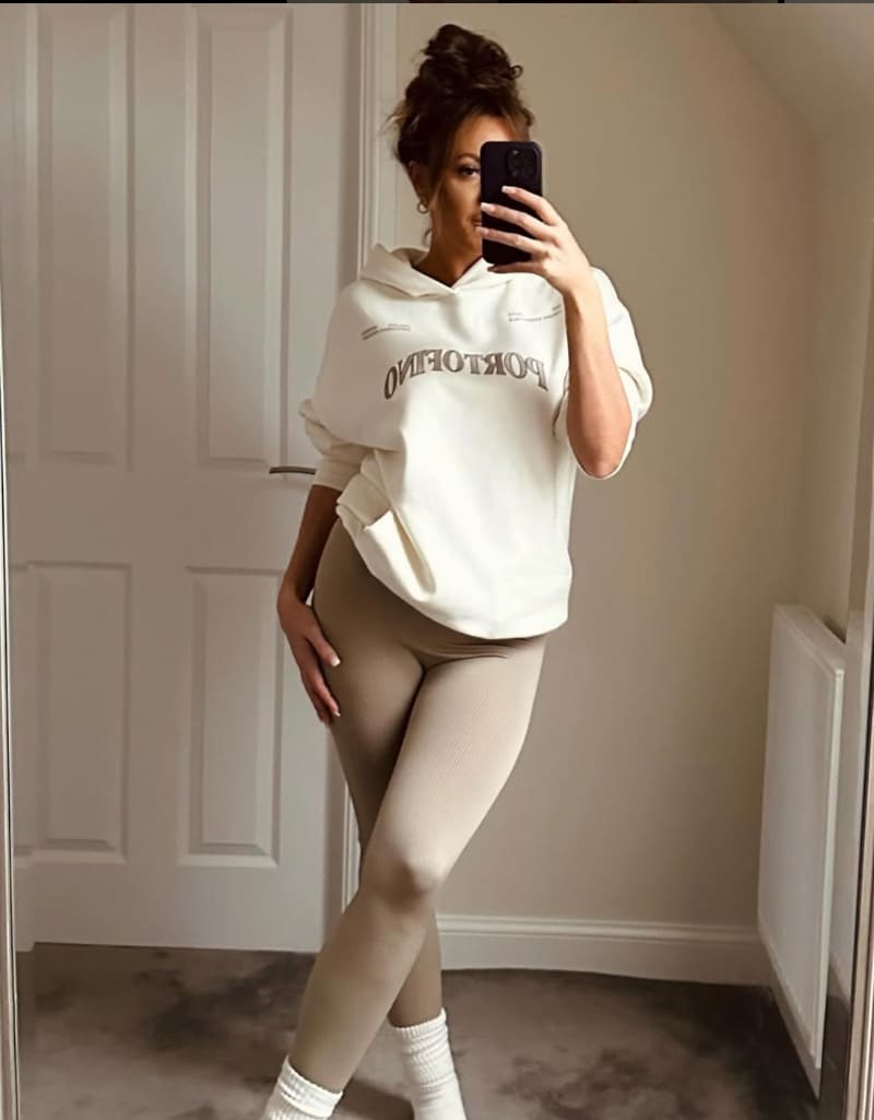 Babe in beige outfit