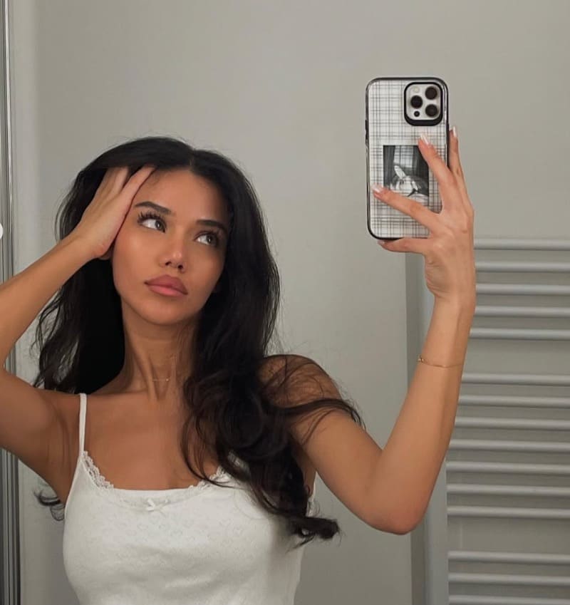 Dina in wit topje