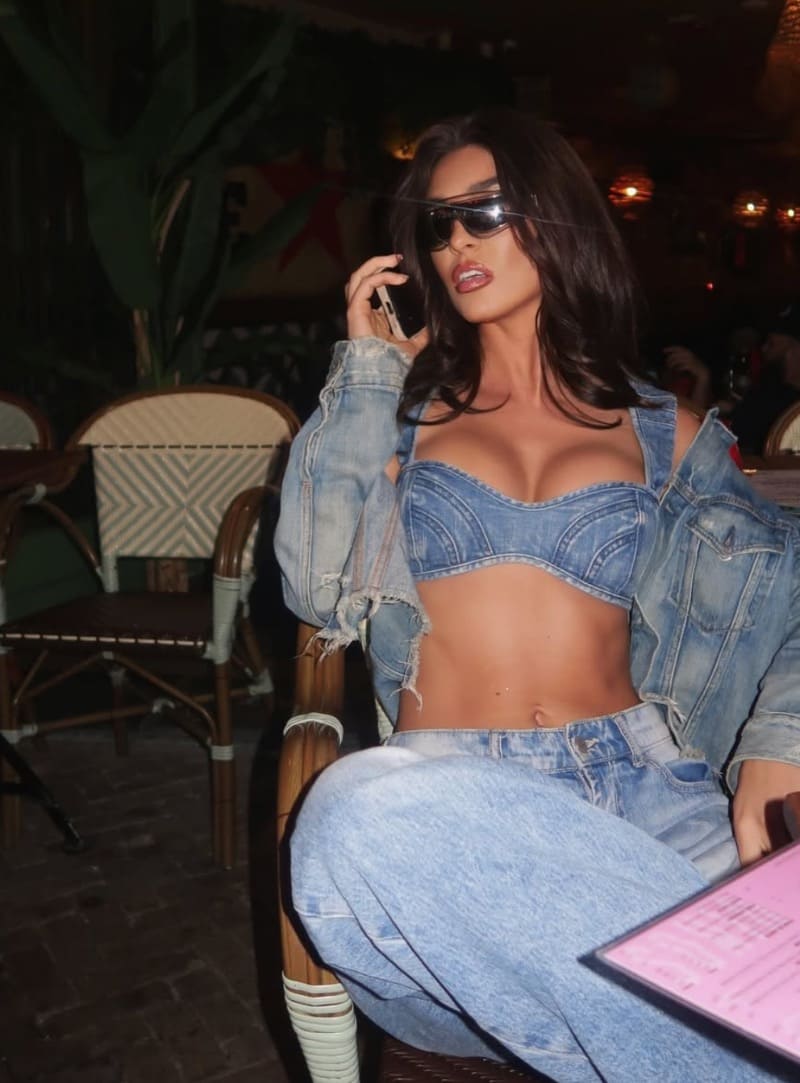 Chloe in jeans 