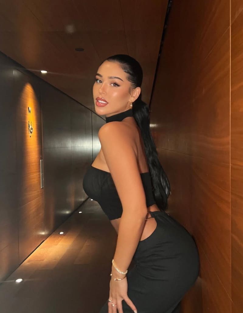Babe in strak rokje