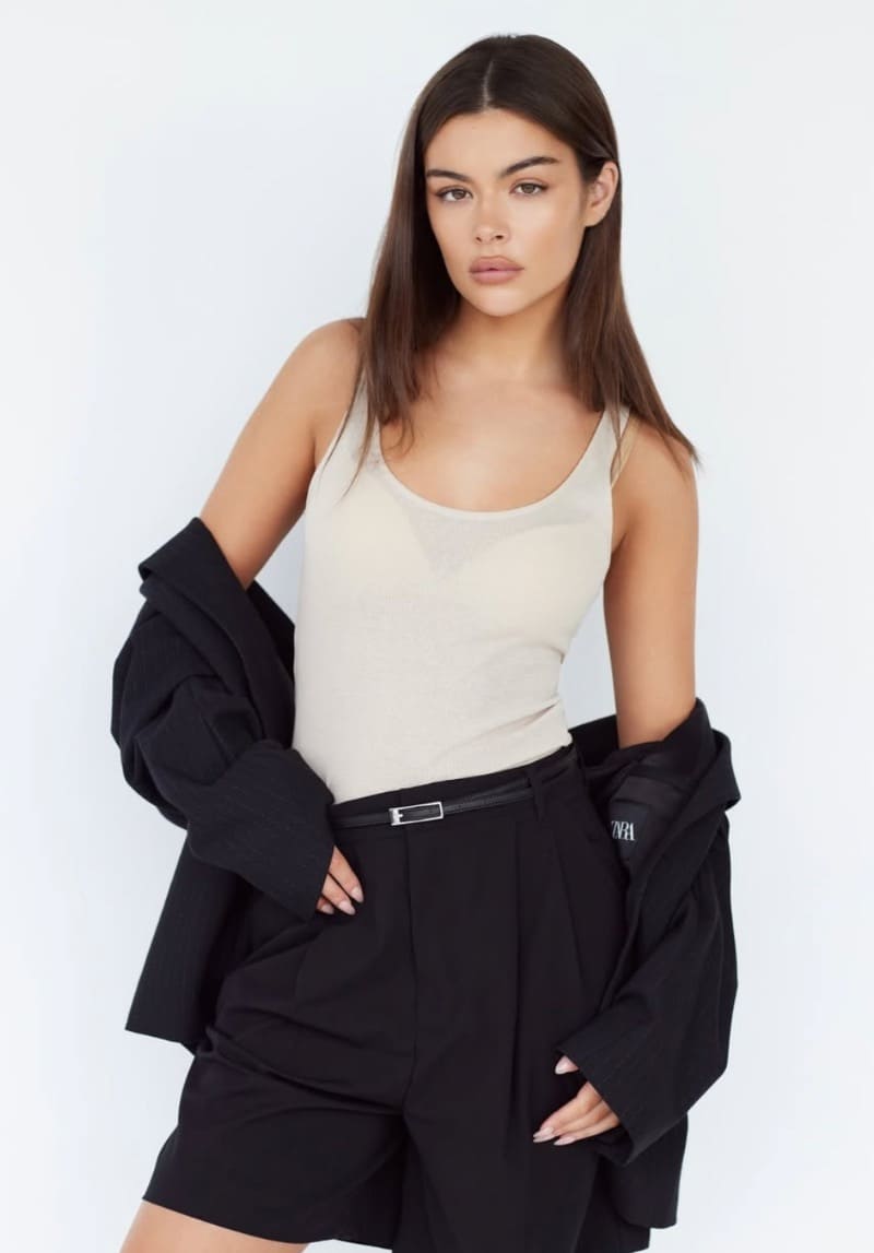 Olivia in wit topje