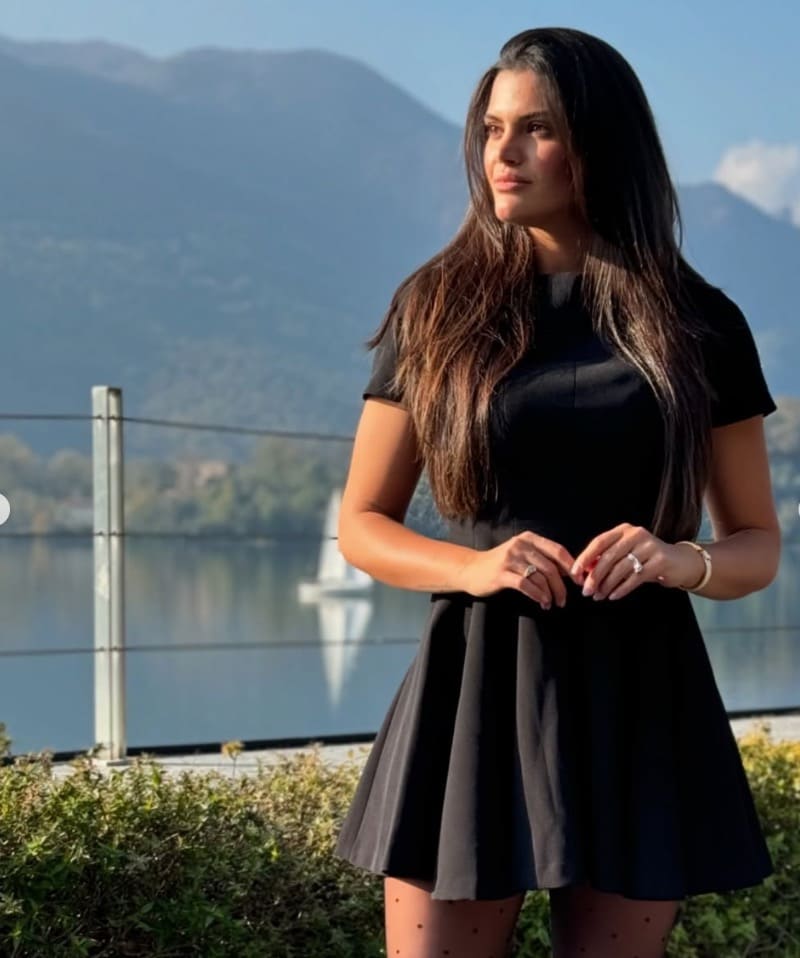 Babe in sexy jurkje