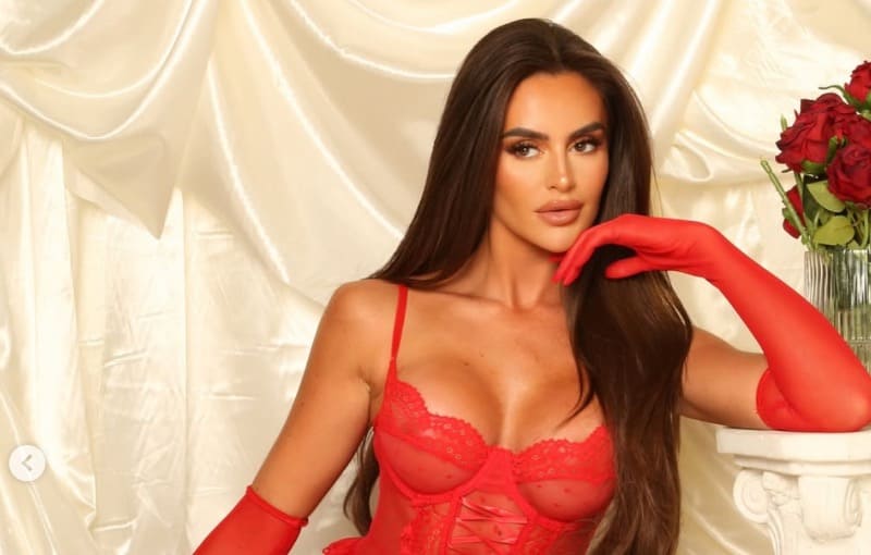 Mia in sexy lingerie ft