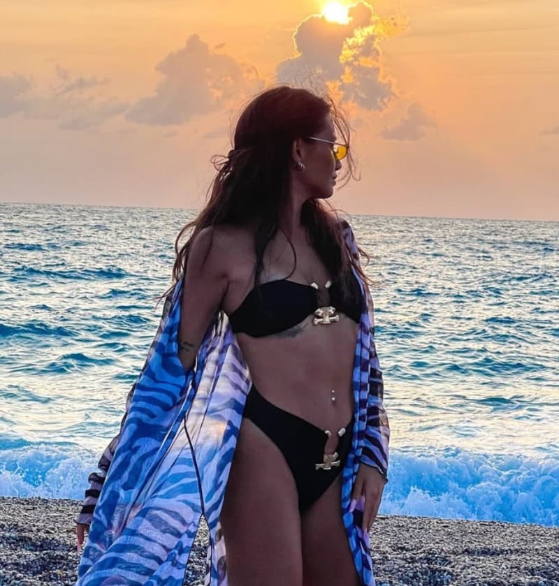 Ilaria in sexy bikini