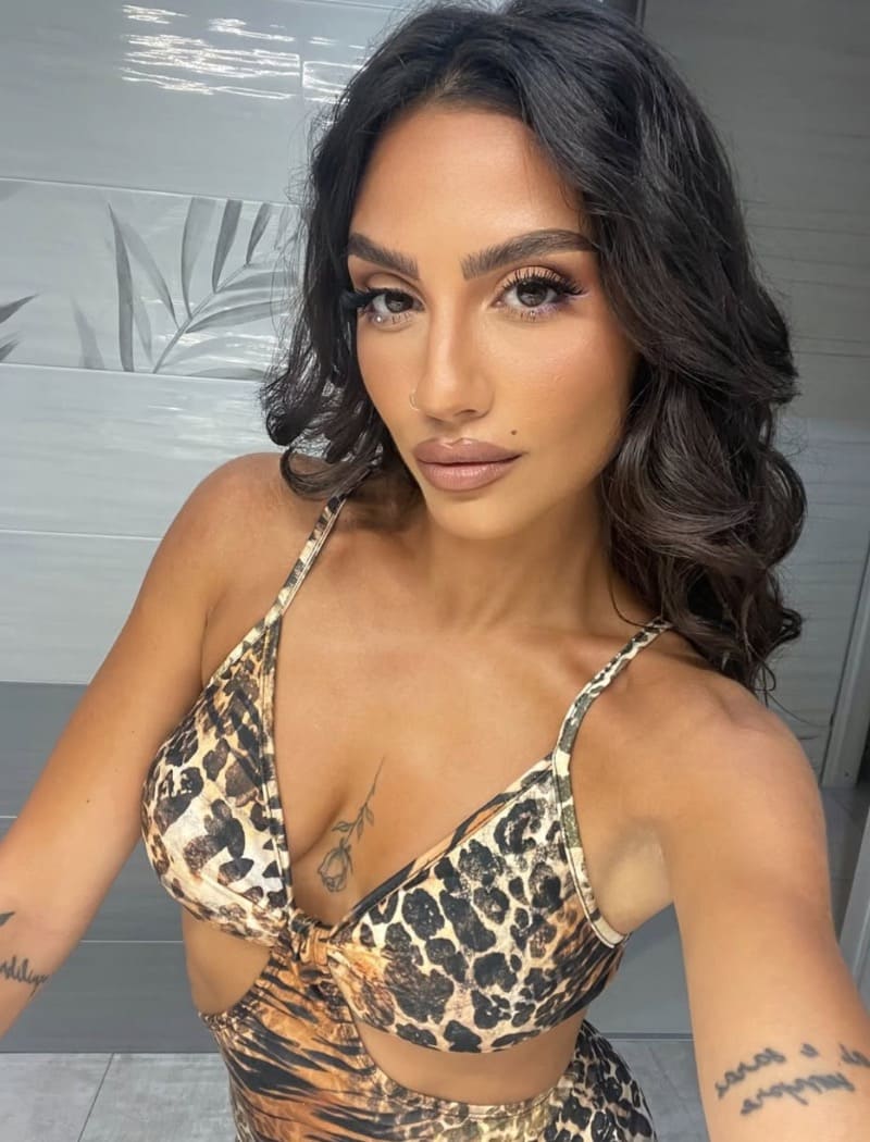 babe in sexy tijger outfit