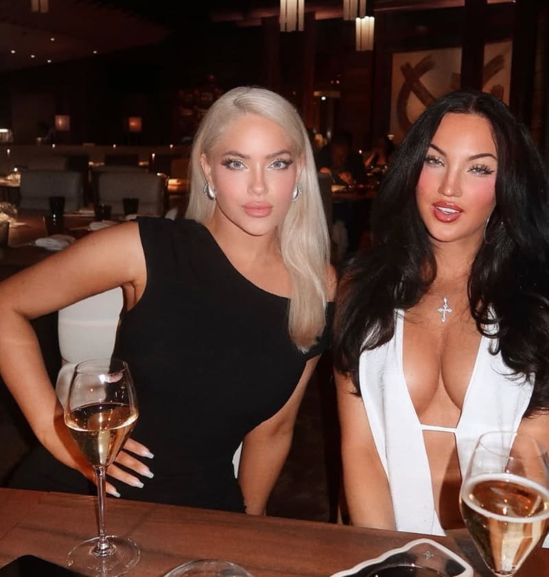 Olivia in sexy zwarte jurk