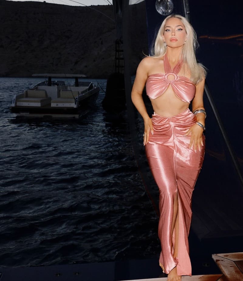 Olivia in sexy lange jurk