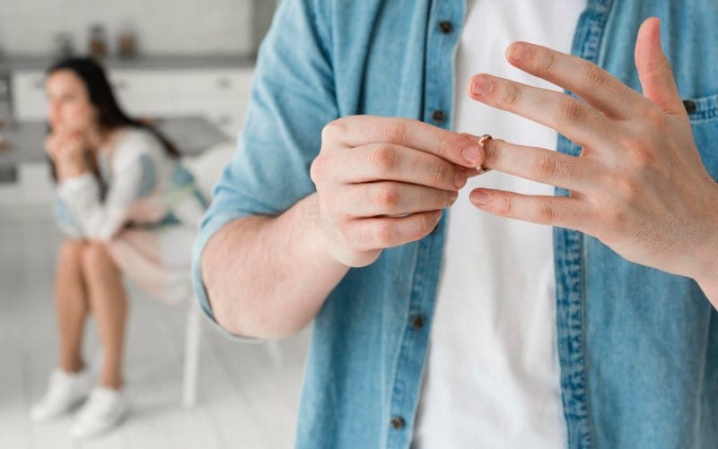 Man pleegt overspel of gaat vreemd