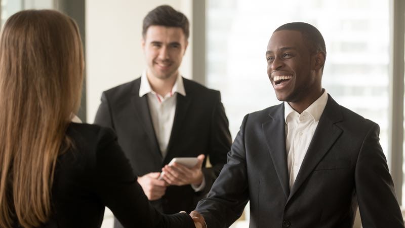 Persoon krijgt promotie tot CEO 