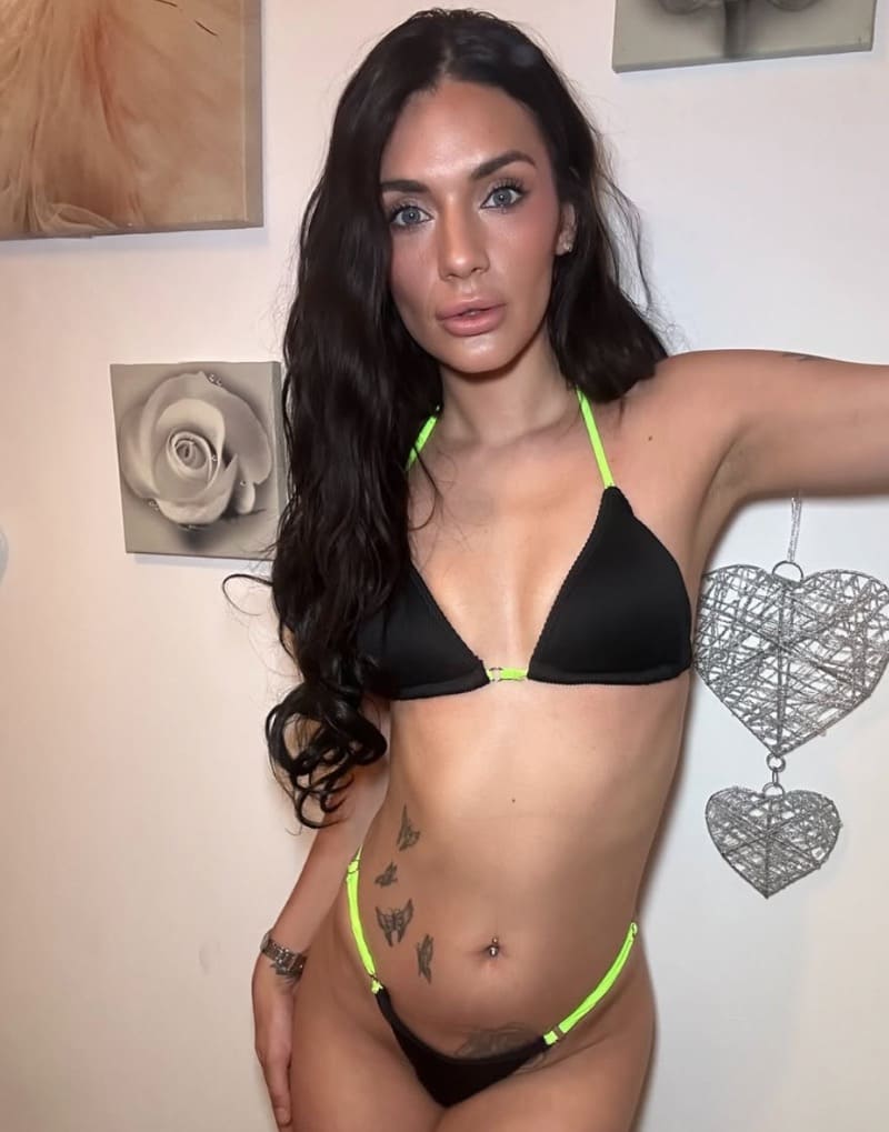 Babe in bikini