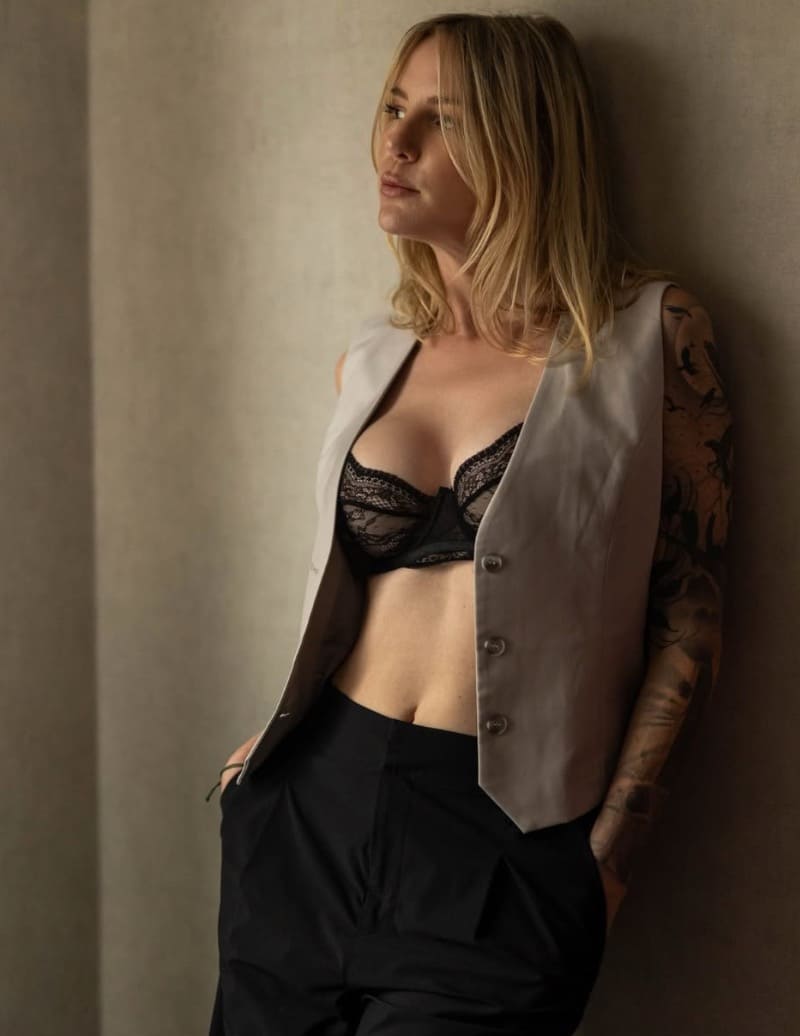 Babe in sexy outfit