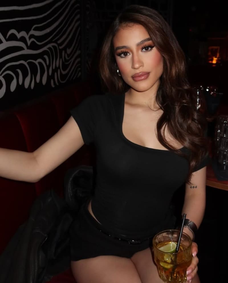 Babe in zwart jurkje