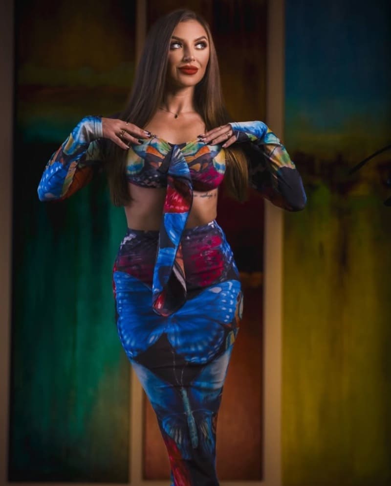Sexy lady in blauwe jukr