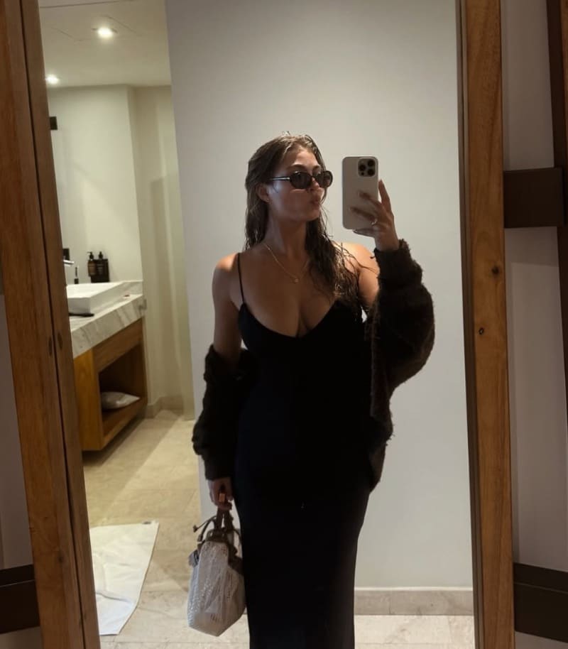 Marie in sexy zwarte jurk