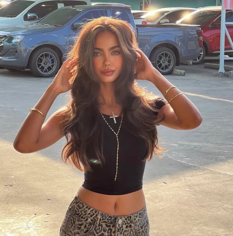 Babe in zwart topje