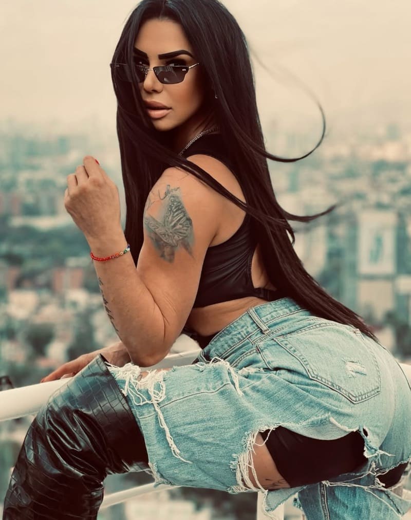 Lis in coole outfit