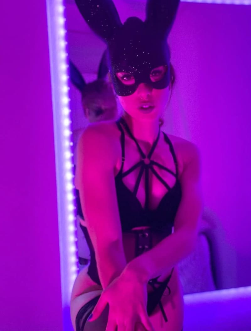 Babe in sexy bunny outfit