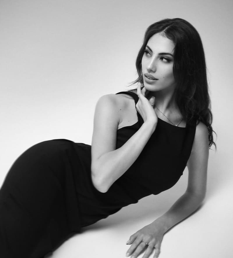 Babe met sexy lijfje