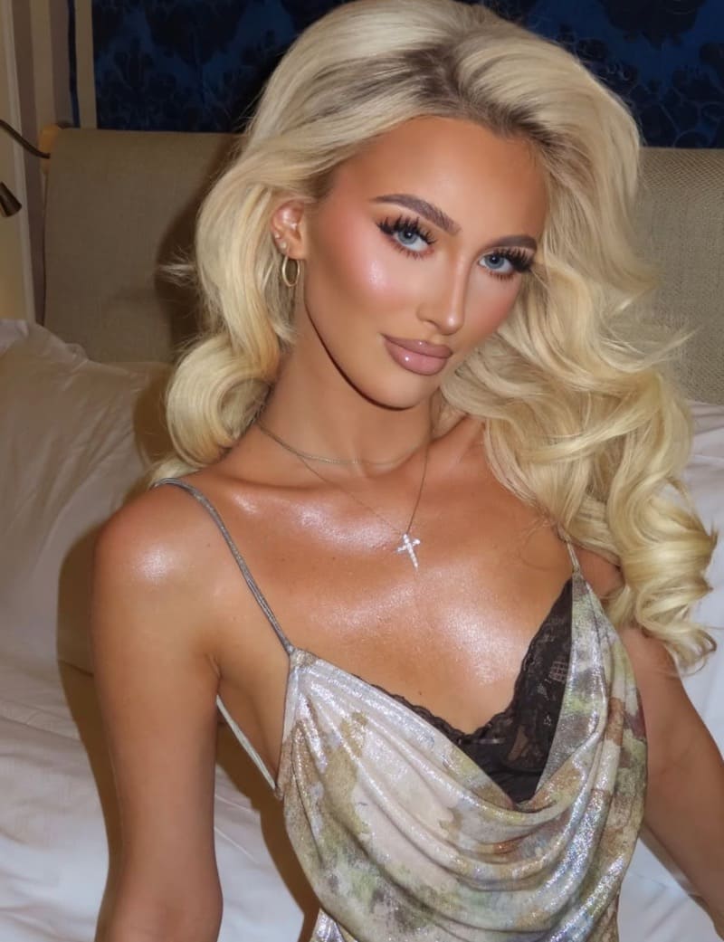 Babe in sexy topje