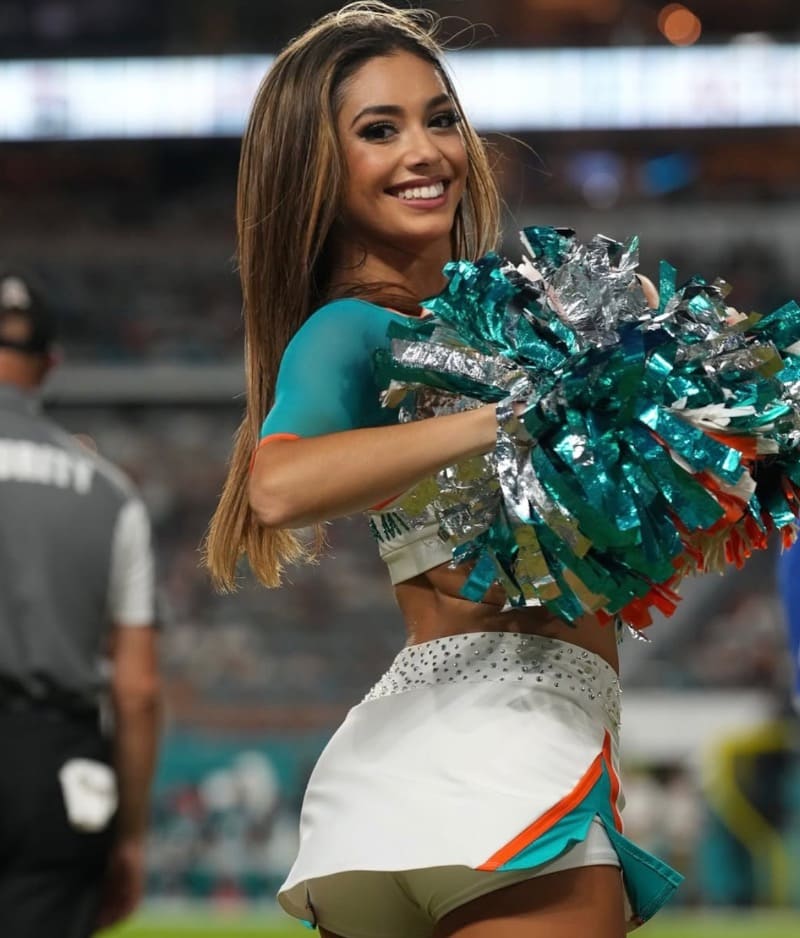 Rosselyn als cheerleader