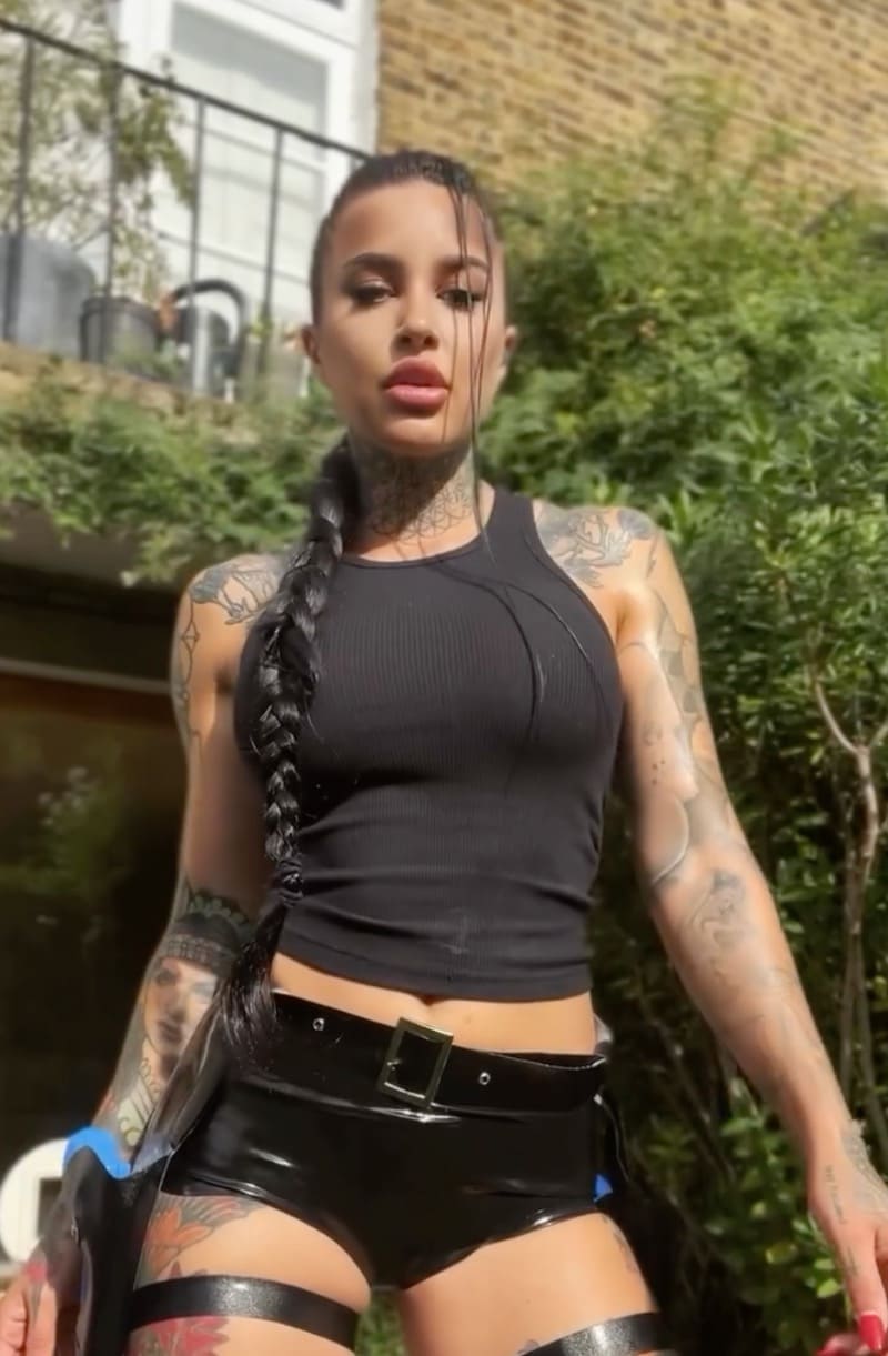 Sexy dame in cosplay