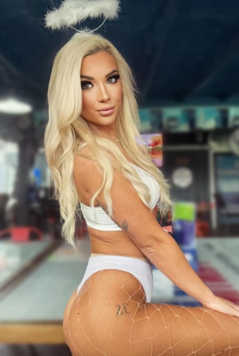 Babe in sexy outfit