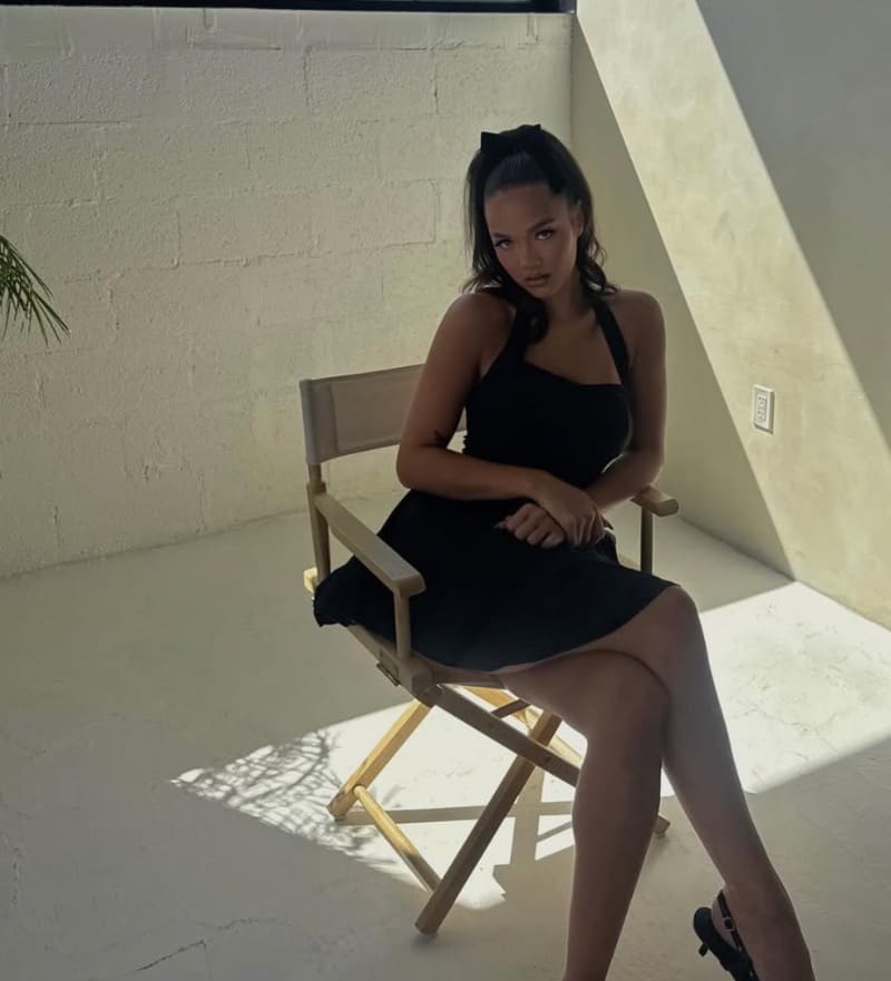 Leah in stoel