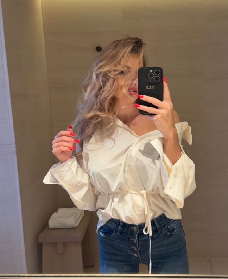Natalia in sexy topje