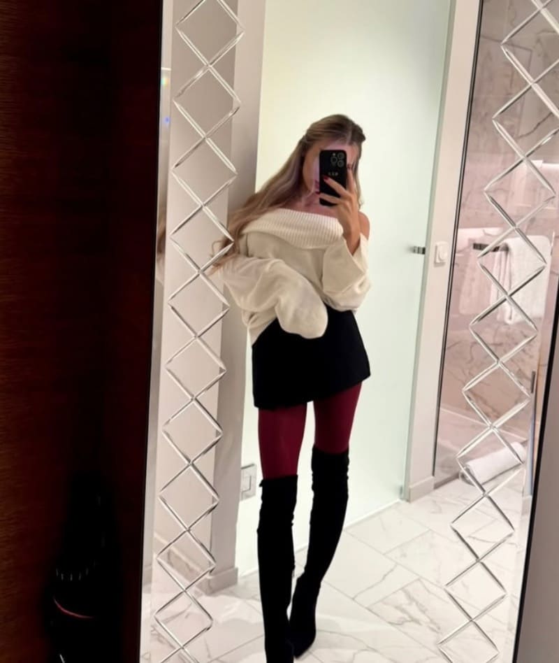 Babe in witte outfit