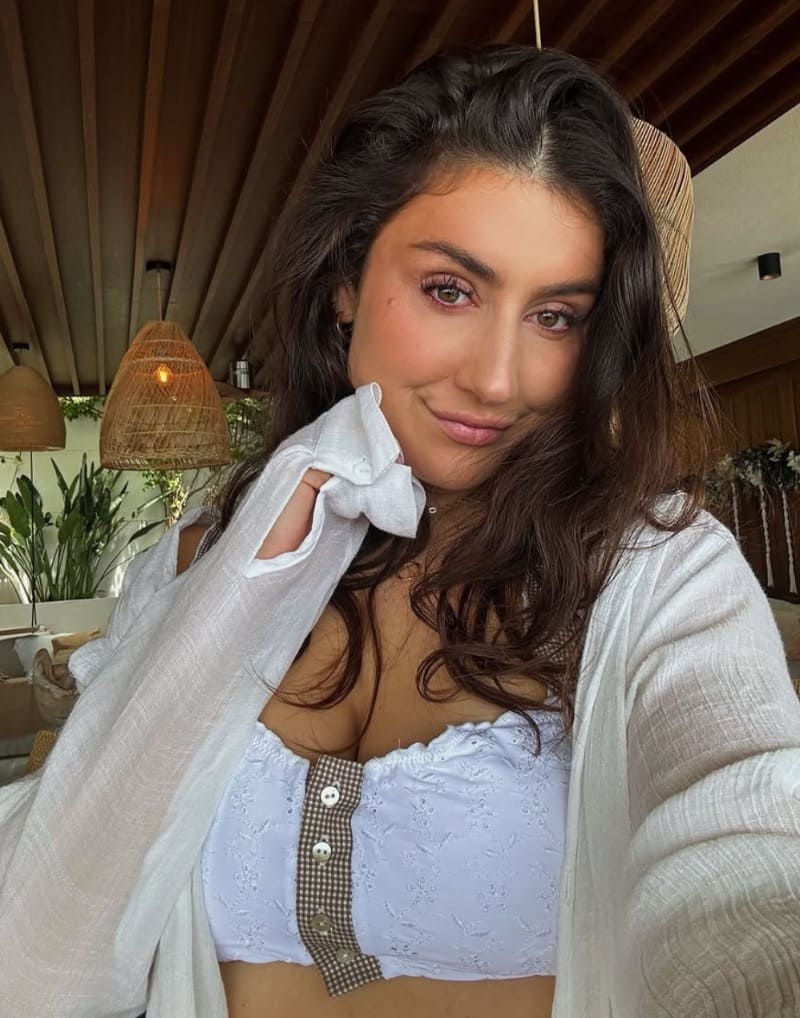 Dani neemt selfie