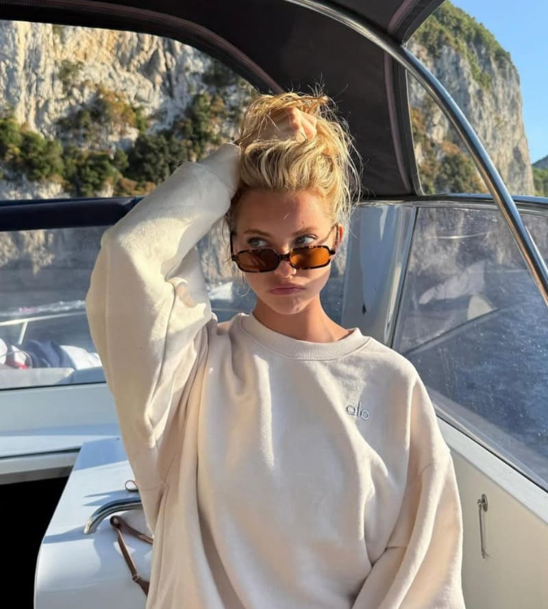 Babe in sexy topje