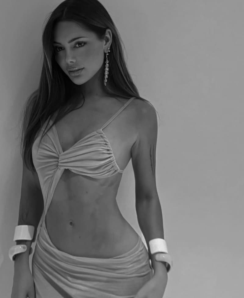 Sexy dame met fit lijfje