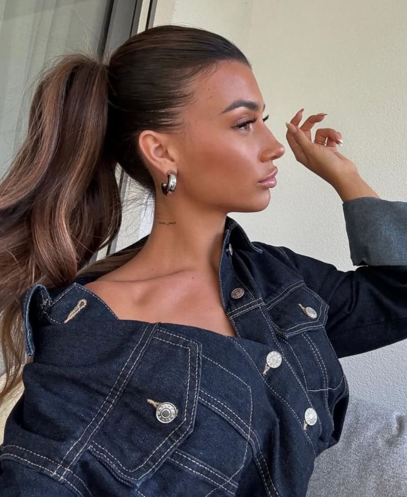 Estelle in jeans topje