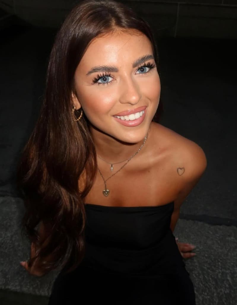 Noemi in kort topje 