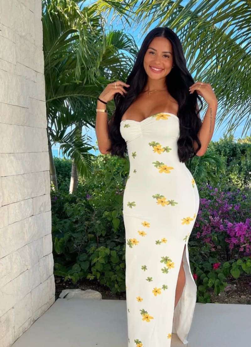 Sexy dame in witte jurk