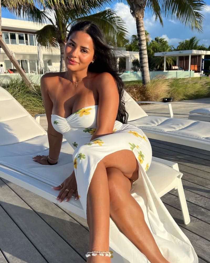 Babe in witte outfit