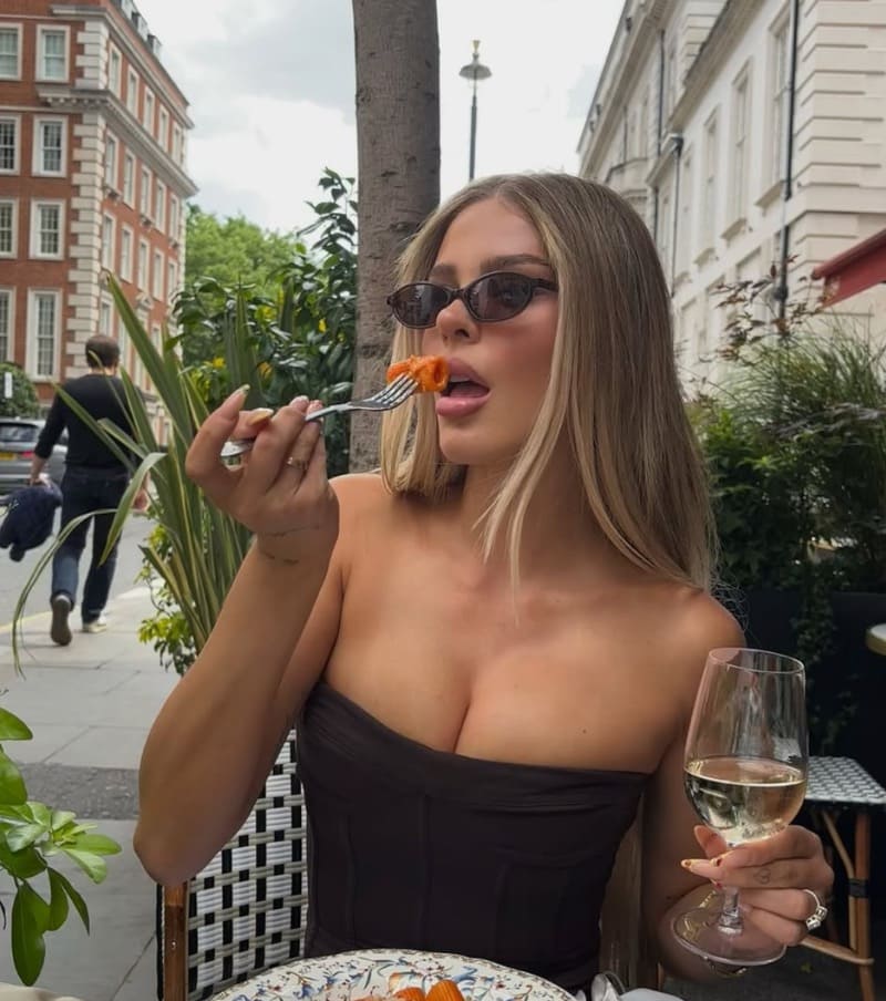 Anetta in restaurant