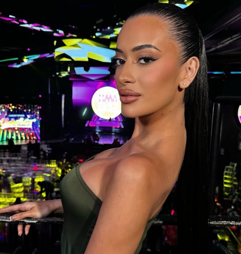 Sahia in een club
