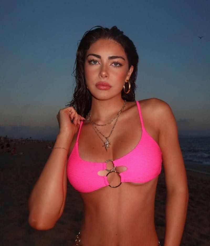 Sext dame met dikke tieten in bikini