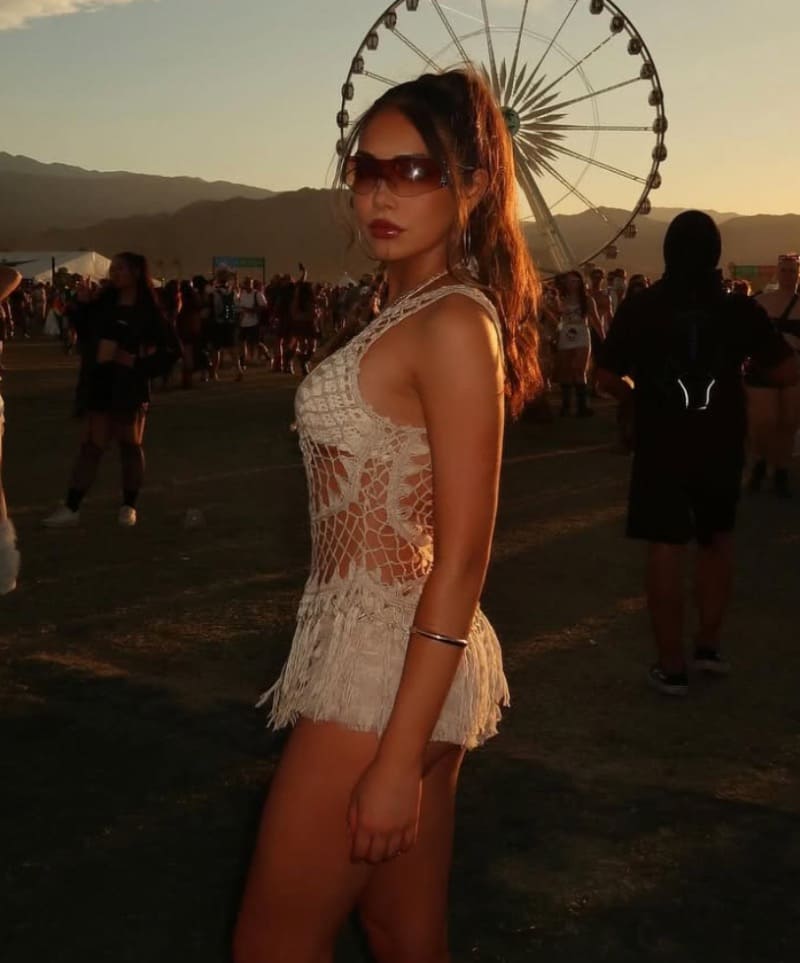 Babe in sexy outfit