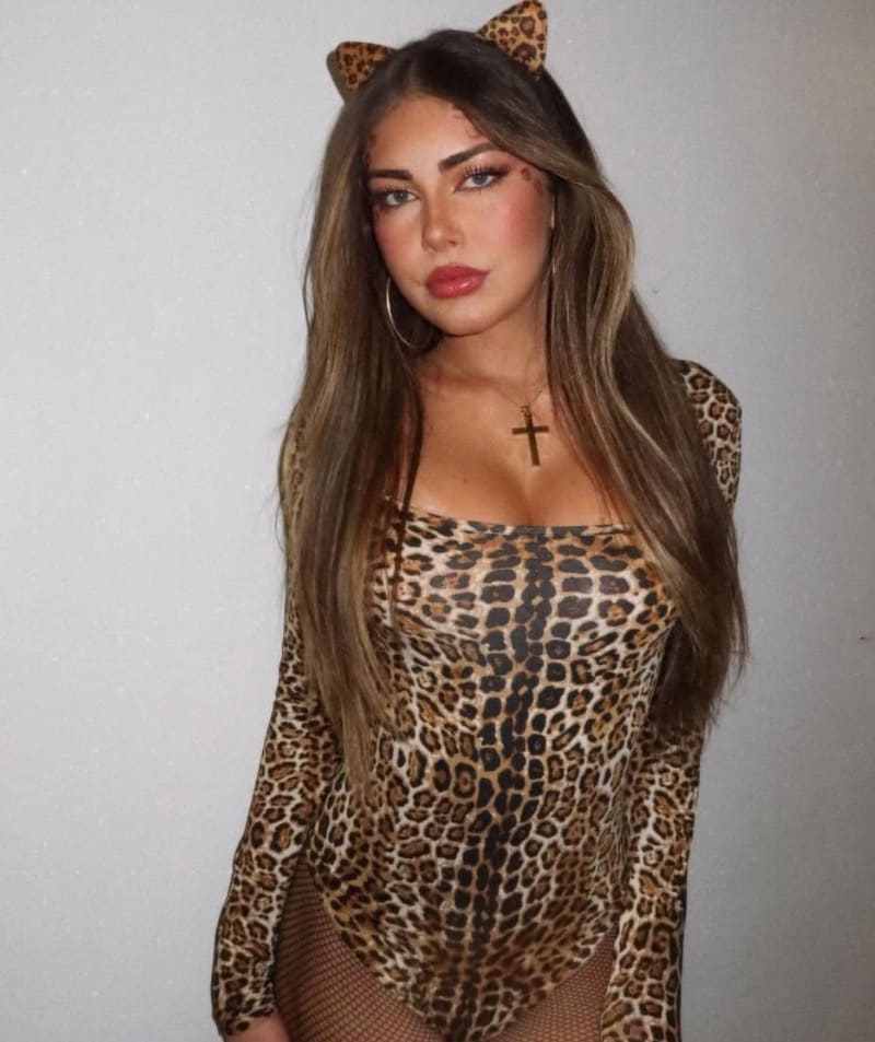 Hottie in luipaard outfit
